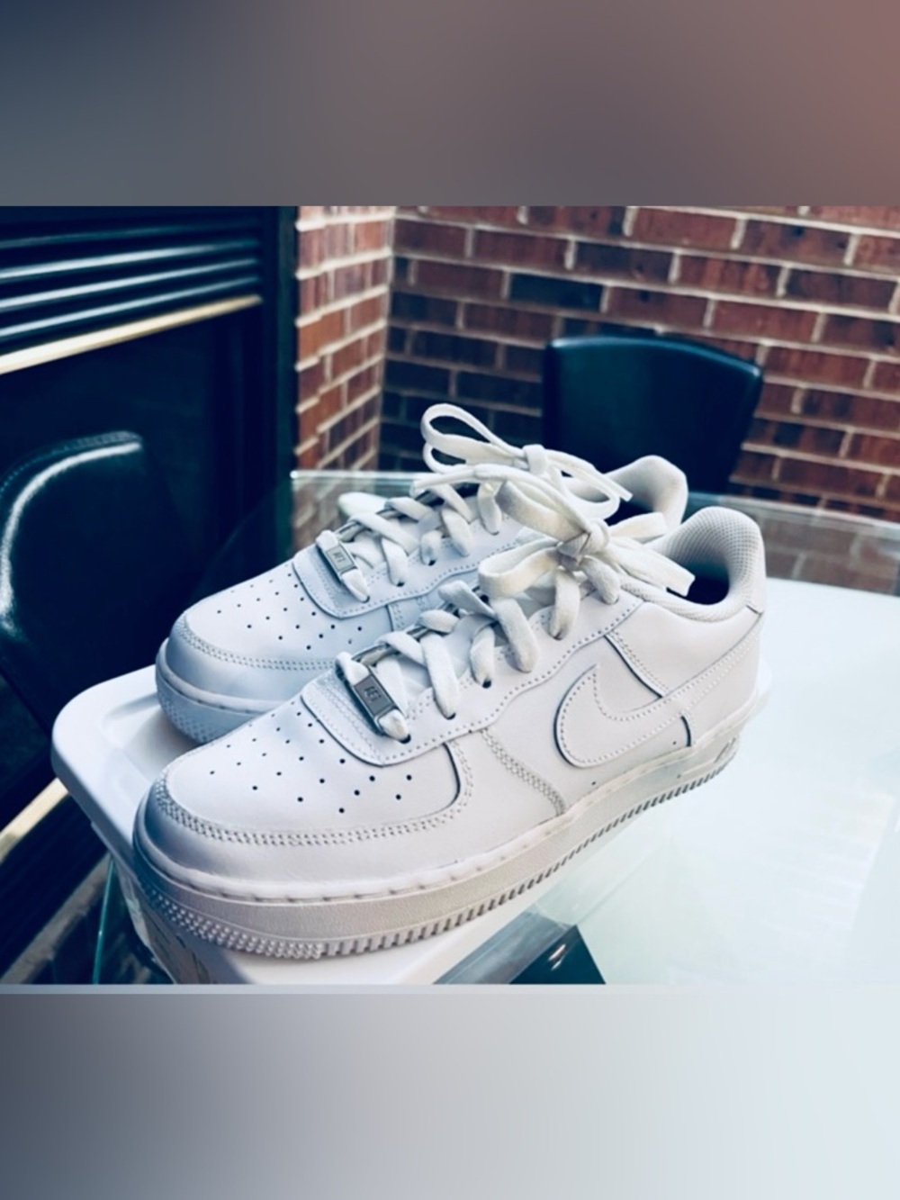 Nike Air Force 1 White Low-Top Leather Sneakers - Picture 3 of 6
